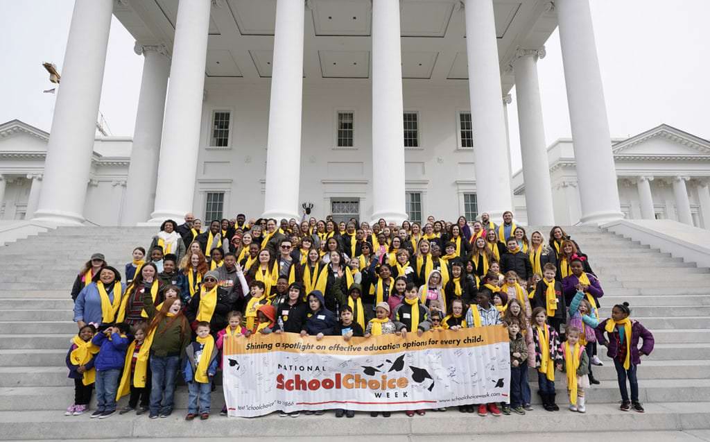 VAVA-students-pose-for-photo-at-the-capitol